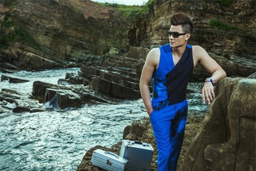 hong que khoe duong cong goi cam ben vinh thuy hinh anh 13