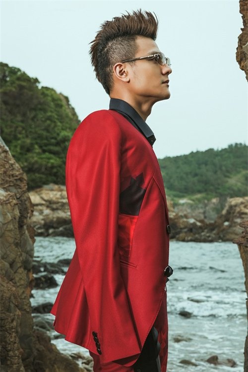 hong que khoe duong cong goi cam ben vinh thuy hinh anh 15