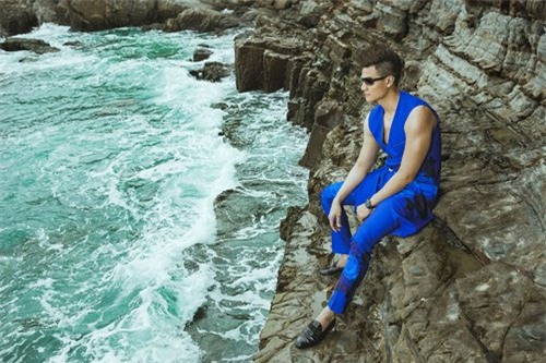 hong que khoe duong cong goi cam ben vinh thuy hinh anh 10