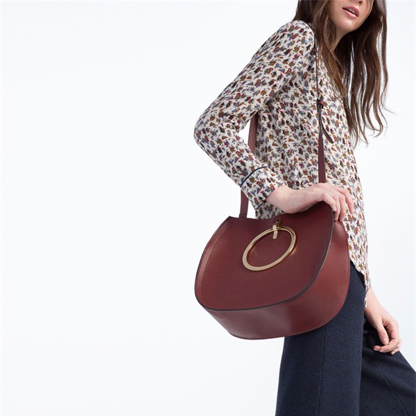 cách đeo túi xách