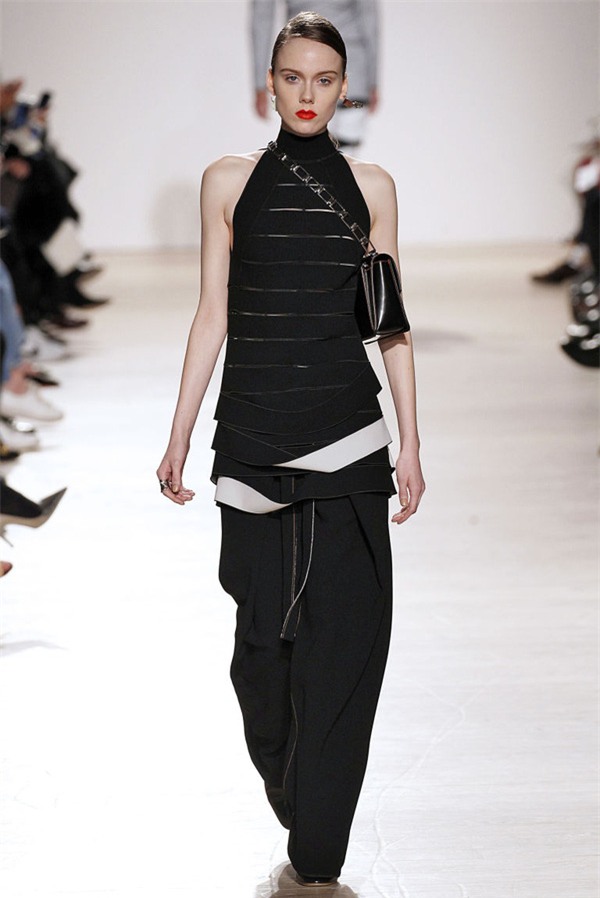 cách đeo túi xách