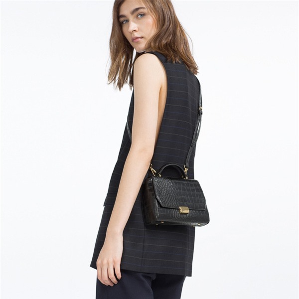 cách đeo túi xách