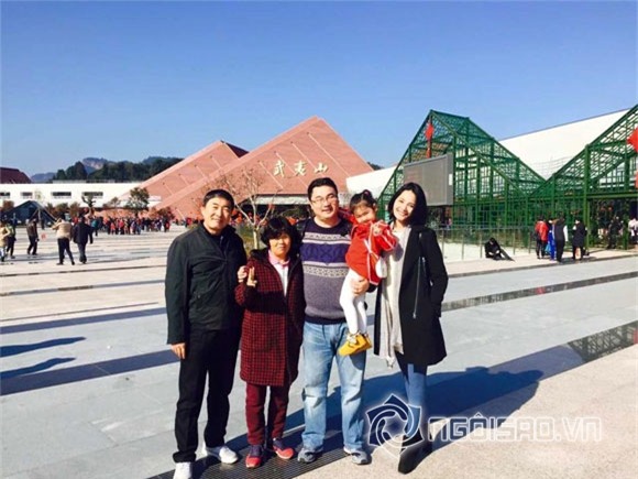 Hoa hậu Hương Giang lần đầu khoe ảnh bố mẹ chồng 0