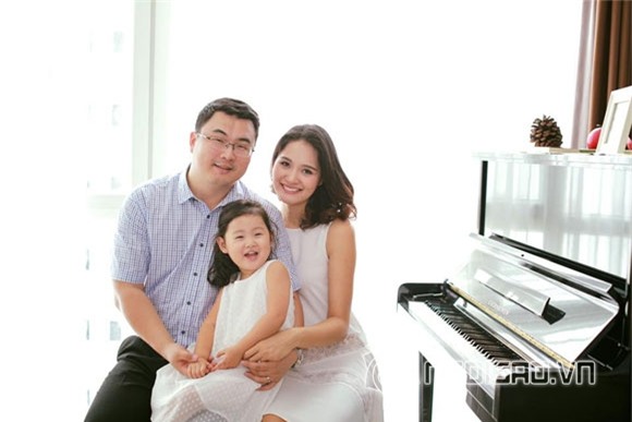 Hoa hậu Hương Giang lần đầu khoe ảnh bố mẹ chồng 6