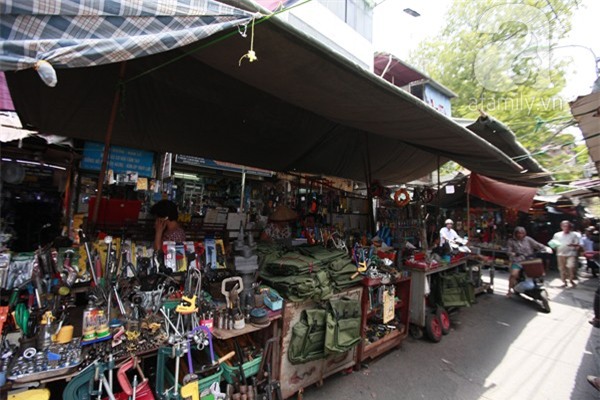 chợ trời, mất trộm, mất gương, hà nội, đồ cũ, gương chính hãng, đại gia, siêu xe