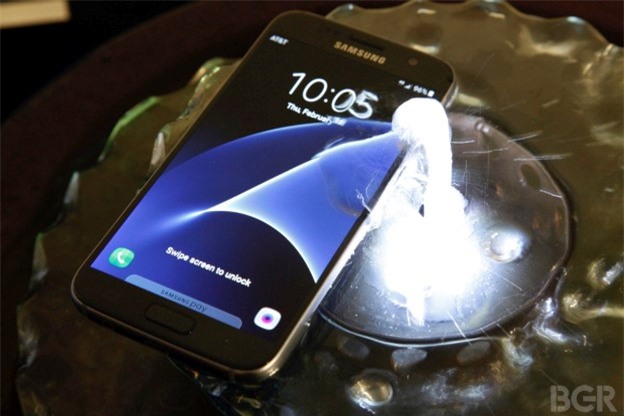 Những tính năng vượt trội của Galaxy S7 so với iPhone 6S