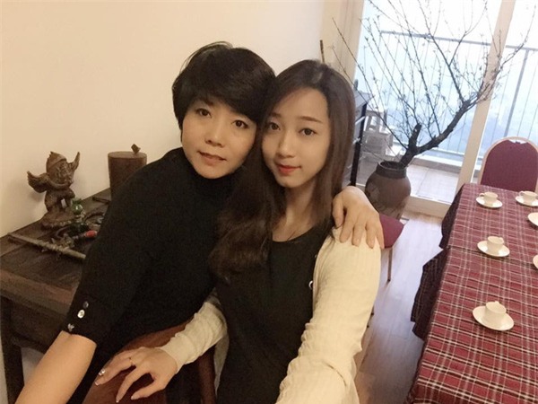 Hoa khôi wushu Thùy Linh xúc động nói về mẹ trước khi lên xe hoa - Ảnh 2.