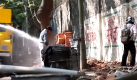 tiểu bậy, tè bậy, đi vệ sinh trên phố