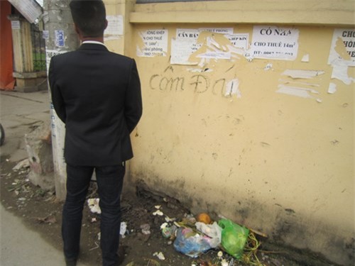 tiểu bậy, tè bậy, đi vệ sinh trên phố