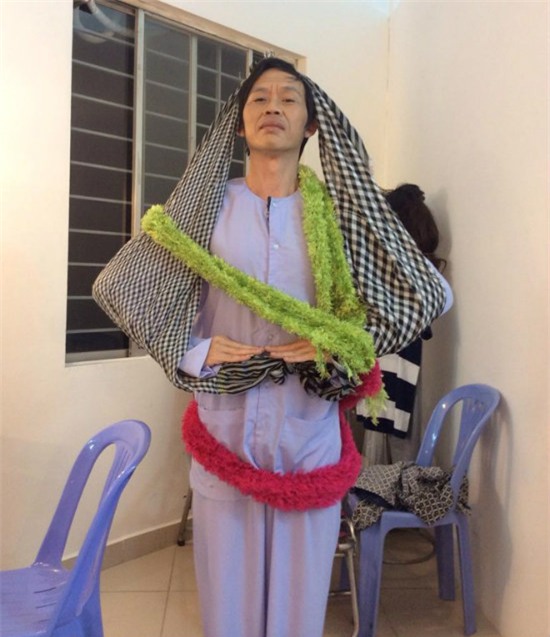 cuoi-ngat-voi-nhung-khoanh-khac-ba-dao-cua-sao-viet-blogtamsuvn01