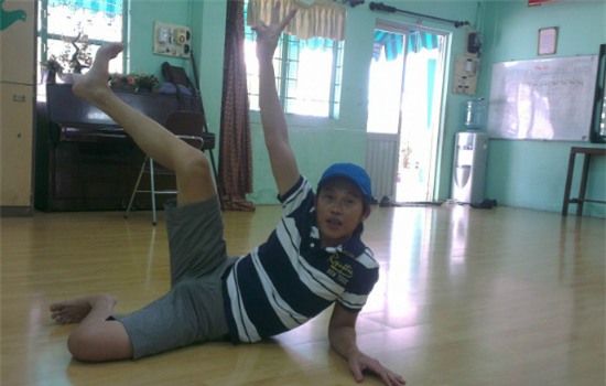 cuoi-ngat-voi-nhung-khoanh-khac-ba-dao-cua-sao-viet-blogtamsuvn02