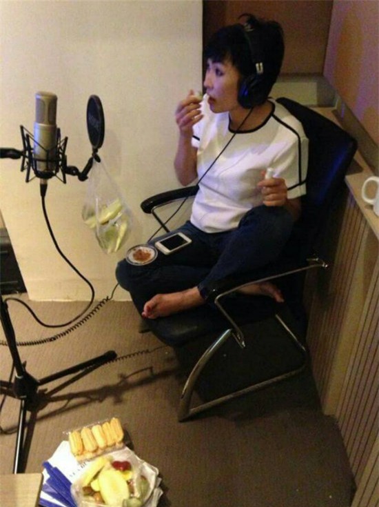 cuoi-ngat-voi-nhung-khoanh-khac-ba-dao-cua-sao-viet-blogtamsuvn03