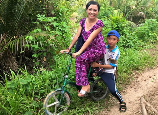 cuoi-ngat-voi-nhung-khoanh-khac-ba-dao-cua-sao-viet-blogtamsuvn04