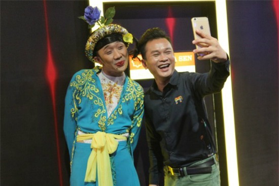 cuoi-ngat-voi-nhung-khoanh-khac-ba-dao-cua-sao-viet-blogtamsuvn05