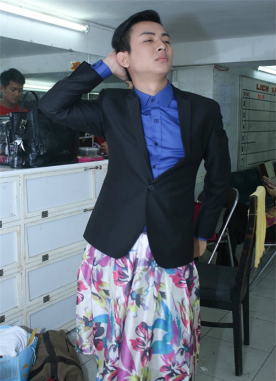 cuoi-ngat-voi-nhung-khoanh-khac-ba-dao-cua-sao-viet-blogtamsuvn018