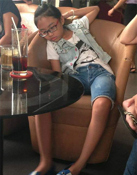 cuoi-ngat-voi-nhung-khoanh-khac-ba-dao-cua-sao-viet-blogtamsuvn020