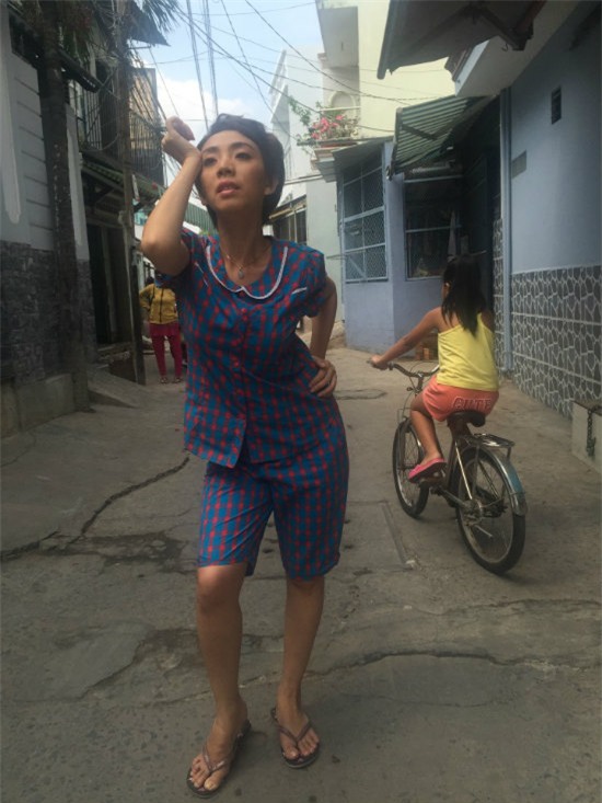 cuoi-ngat-voi-nhung-khoanh-khac-ba-dao-cua-sao-viet-blogtamsuvn08