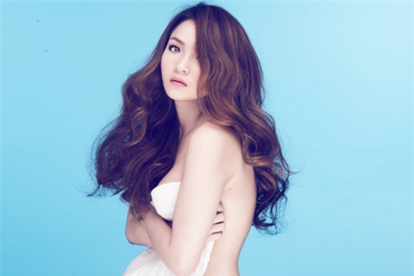 thuy-top-ban-nude-khoe-ve-goi-cam-blogtamsuvn01