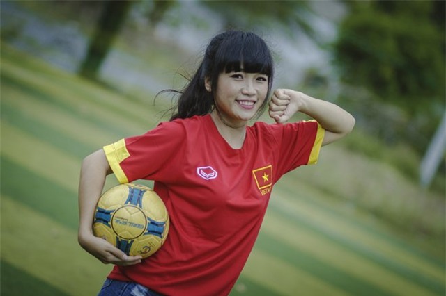 bóng hồng vây quanh Hữu Thắng, HLV trưởng ĐTVN, ca sĩ Phương Thanh, SLNA