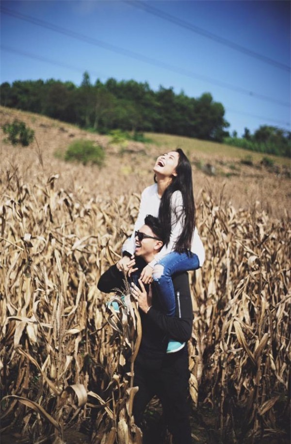 ngam-moi-mat-ve-dep-dien-trai-nhu-tai-tu-cua-hon-phu-cac-sao-vbiz-blogtamsuvn02