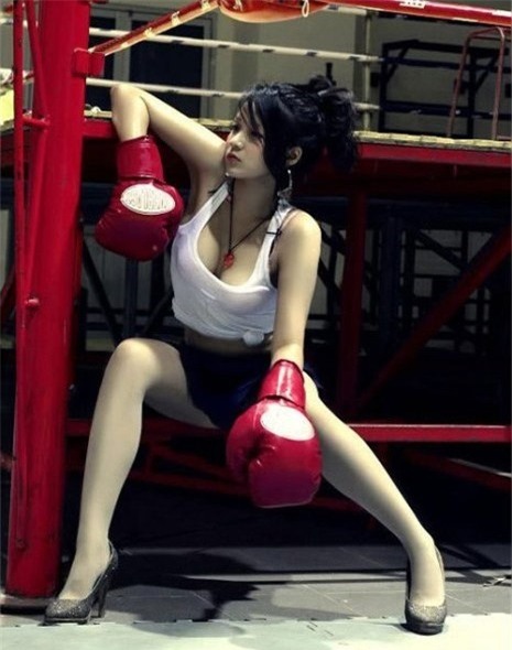 thuy top khien fan ham mo nong mat