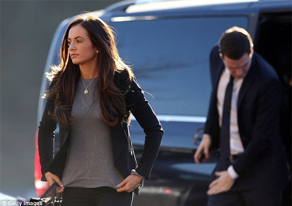 Adam Johnson bị bồ đá sau khi thừa nhận giao cấu với trẻ em - Ảnh 1.