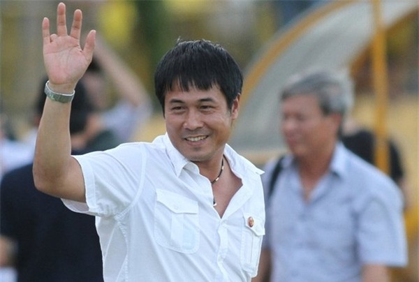 HLV Hữu Thắng, SLNA, ĐTVN, căn nhà ở thuê, ngón tay cụt, đội bóng xứ Nghệ