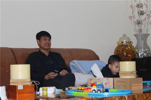 HLV Hữu Thắng, SLNA, ĐTVN, căn nhà ở thuê, ngón tay cụt, đội bóng xứ Nghệ