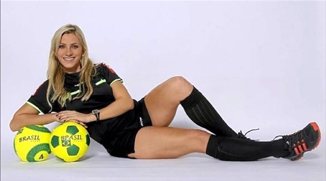 Trọng tài nữ, Brazil, siêu mẫu, gợi cảm, chân dài, bóng đá, túc cầu, WAGs