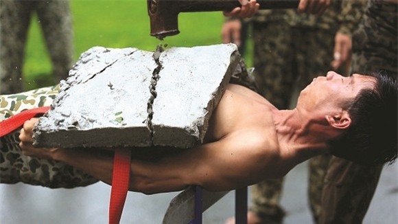 Hình ảnh các chiến sĩ đặc công luyện tập khí công