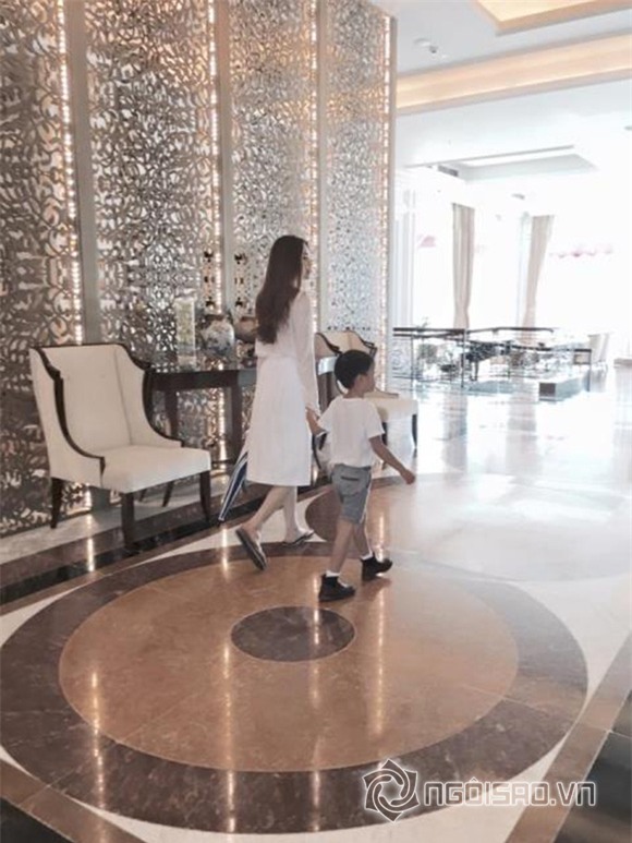 Lộ ảnh Hồ Ngọc Hà đưa Subeo đi tắm biển cùng Chu Đăng Khoa 1