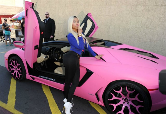 nhung sieu xe dat do nhat cua cac diva "nong bong" hinh anh 7
