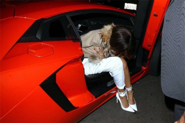 nhung sieu xe dat do nhat cua cac diva "nong bong" hinh anh 9