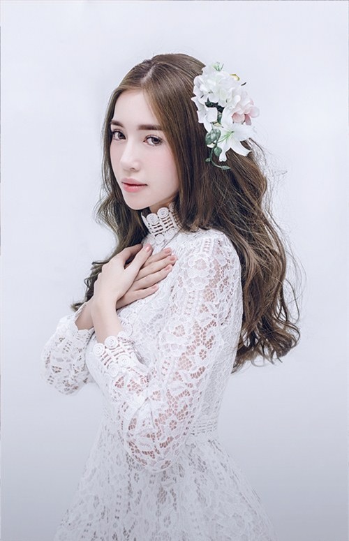 Elly Trần không mặc hở vẫn đẹp lung linh - 11