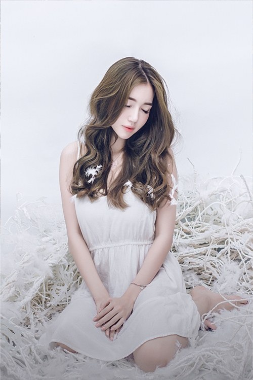 Elly Trần không mặc hở vẫn đẹp lung linh - 6