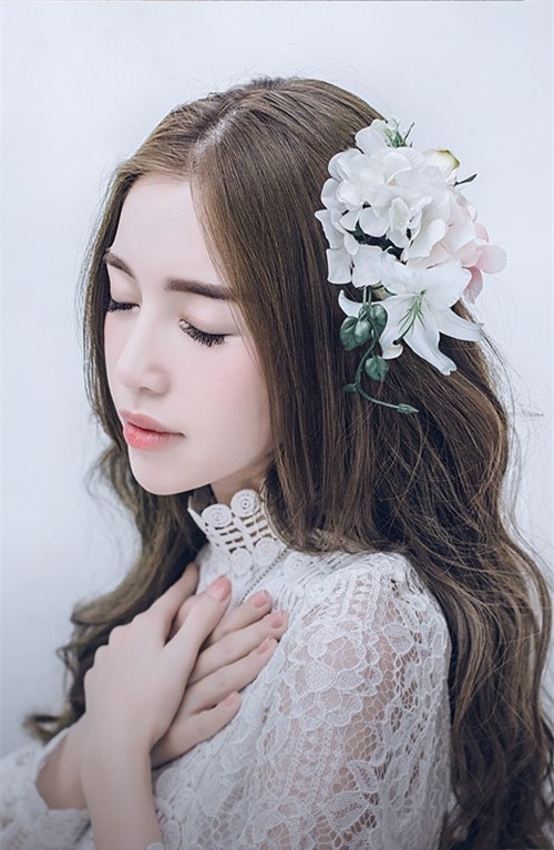 Elly Trần không mặc hở vẫn đẹp lung linh - 10