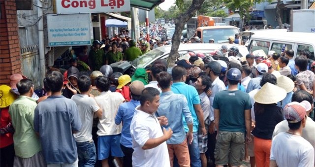 ngoi trong tiem, tho sua xe bi o to 