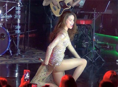 lộ hàng, phản cảm, Thu Minh, Hồ Ngọc Hà, Minh Hằng, Maya, Lý Nhã Kỳ