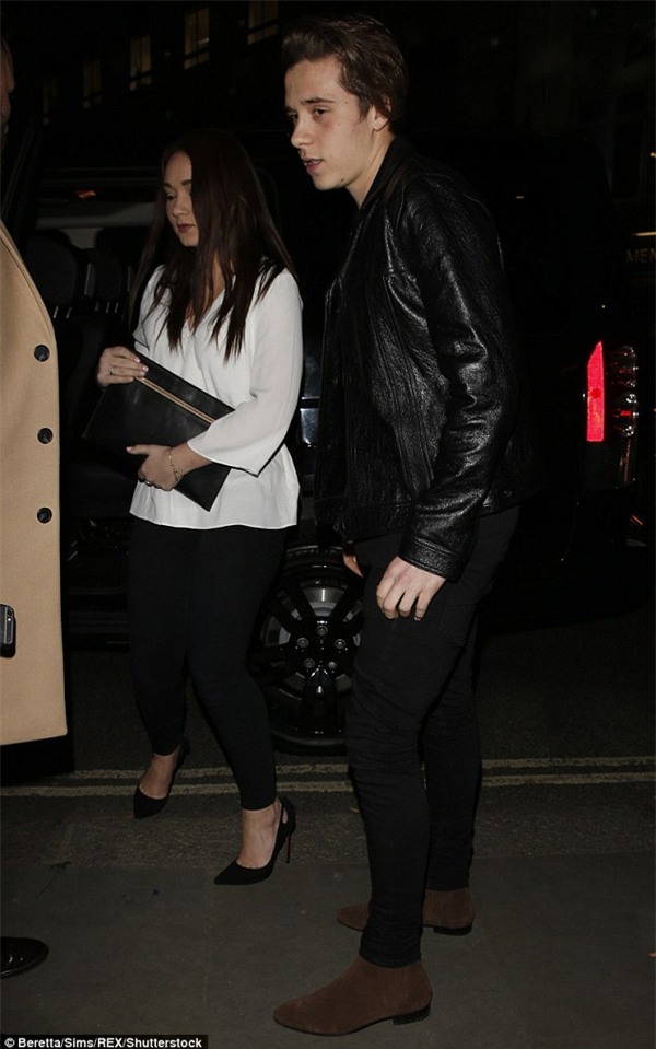 Brooklyn Beckham đong đưa diễn viên phim High School Musical - Ảnh 1.