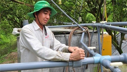 nông dân, tưới nước tự động, chế tạo máy, tiến sỹ, khoa học,