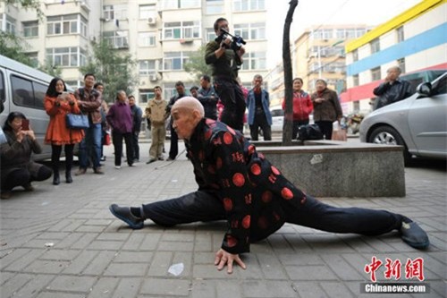 Những cụ ông