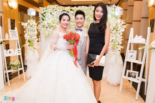 Lan Khuê và dàn MC dự tiệc cưới Hồng Phượng