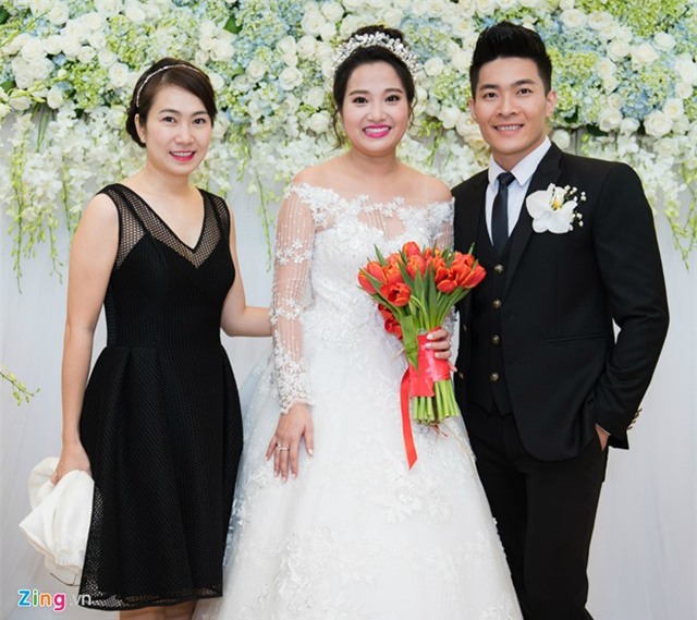 Lan Khuê và dàn MC dự tiệc cưới Hồng Phượng