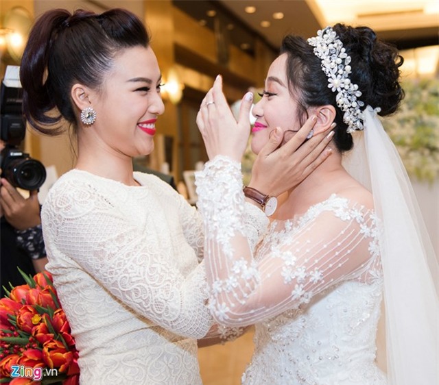 Lan Khuê và dàn MC dự tiệc cưới Hồng Phượng