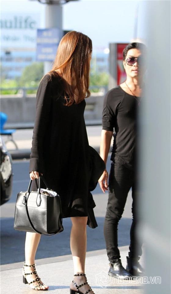 Hồ Ngọc Hà ở sân bay 1