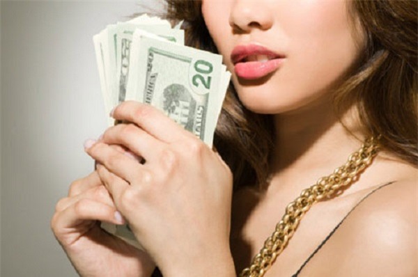 vo chong, tien va nhom mau - 1