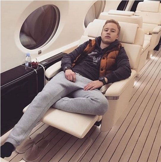 Siêu giàu, cậu ấm, cô chiêu, London, nhà giàu, dát vàng, chuyên cơ, siêu xe, Lamborghini