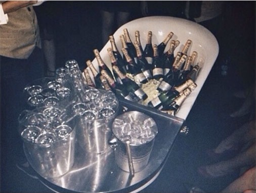 Siêu giàu, cậu ấm, cô chiêu, London, nhà giàu, dát vàng, chuyên cơ, siêu xe, Lamborghini