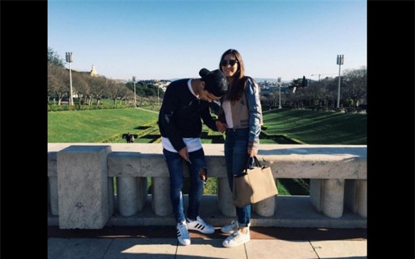 Brooklyn Beckham bị đồn yêu con gái Mourinho - Ảnh 4.