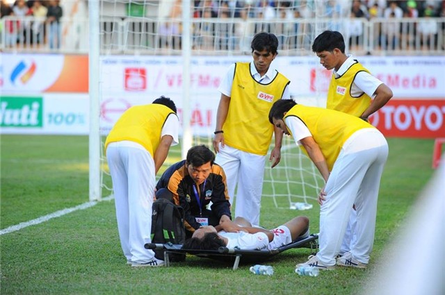 hagl cau troi cho van pho khong bi ton thuong... noi tang! hinh anh 1